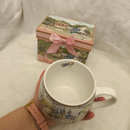 Porcelain mug with princess carriage and horse, new in box, 420ml