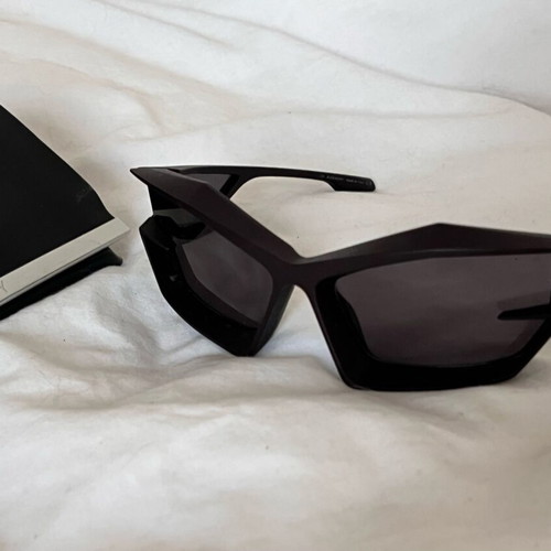 Givenchy Giv-Cut Oversized Geometric Sunglasses like new, black