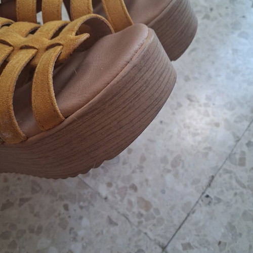 Renda Gladiator Style Sandals Platforms like new, size 38