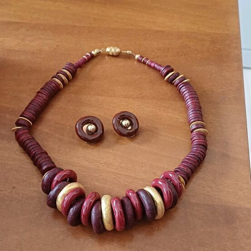 Necklace and earrings set like new, burgundy and gold