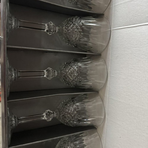 Regency Vino stemmed wine glasses with embossed decorative pattern