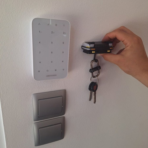 Key Holder Wall Mount with Pop-up Mechanism new, black with yellow details