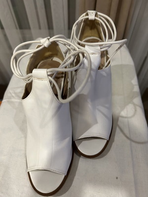 Pumped Up White Lace-Up High Heel Sandals like new