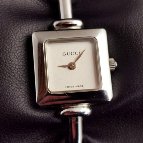 Gucci wristwatch new women's silver with box