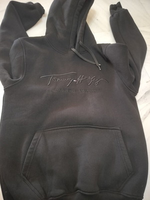 Tommy Hilfiger sweatshirt Medium like new, black