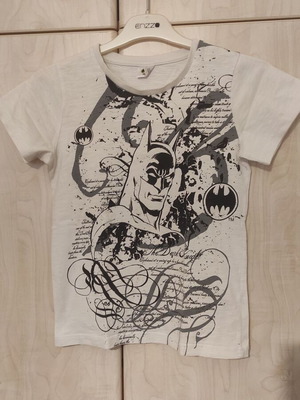 Batman t-shirt for boy 7 years like new, white