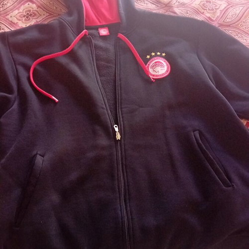 Olympiacos sweatshirt lightly used