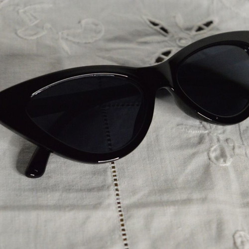 Butterfly sunglasses black like new