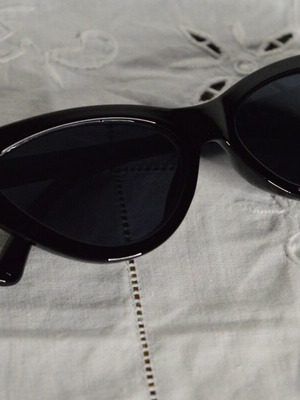 Butterfly sunglasses black like new