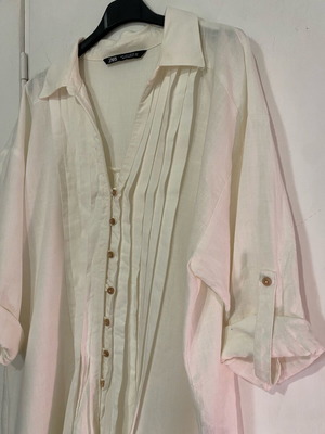Zara white kimono like new, long with wooden buttons