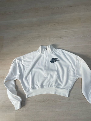 Nike white cropped sweatshirt like new