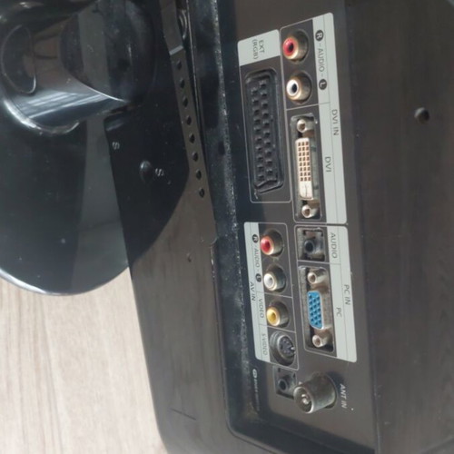 Samsung LE19R71B TV used, 19 inches, HDMI to AV converter included