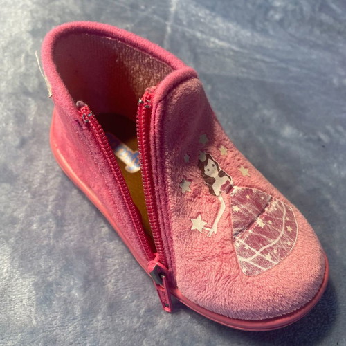 Comfy children's slippers used, size 24