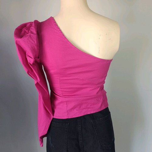 Stradivarius fuchsia top with one shoulder and ruffles like new