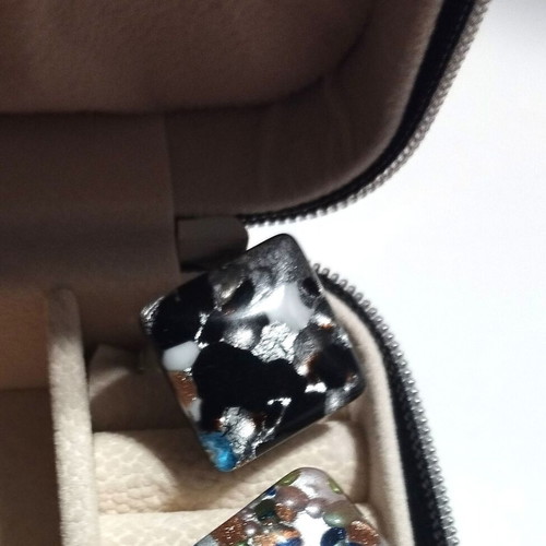 Ring faux bijoux Murano style adjustable black and white like new