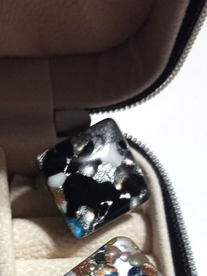 Ring faux bijoux Murano style adjustable black and white like new