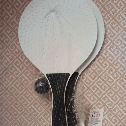 Lightweight beach rackets with ball