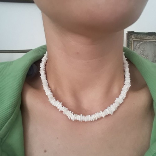 Vintage necklace used, shell with screw clasp