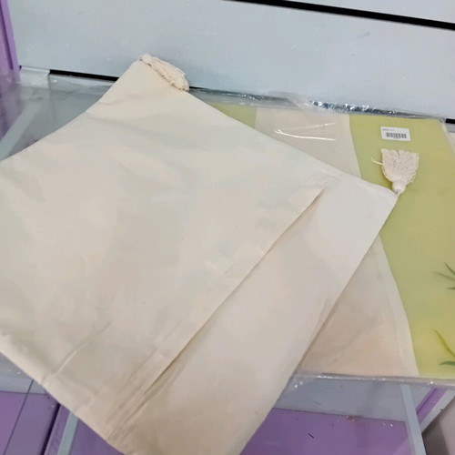 Set of 4 pillowcases new, green-cream with Clara decor