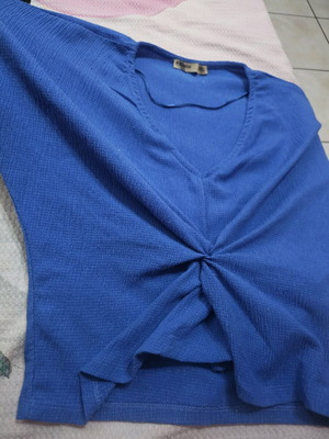 Pull & Bear blue t-shirt like new, size S