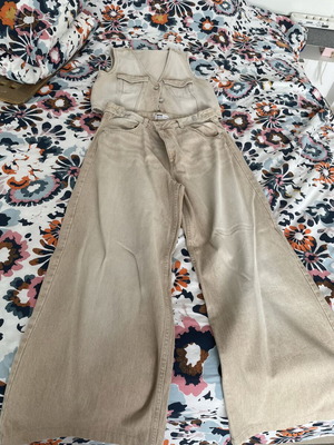 Σετ παντελόνι και γιλέκο Bershka μεταχειρισμένο μπεζ