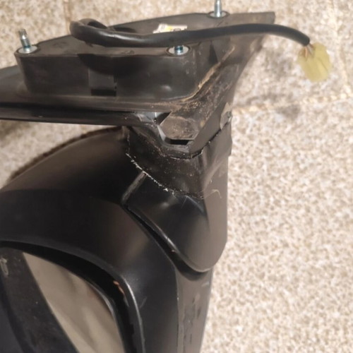 Suzuki Swift mirror used with broken base for spare parts