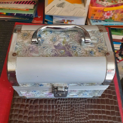 Jewelry box new pink and silver with lock for jewelry