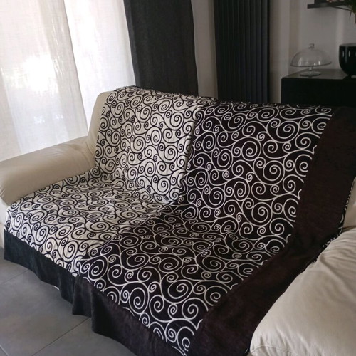 Double-sided throw with embossed texture, like new