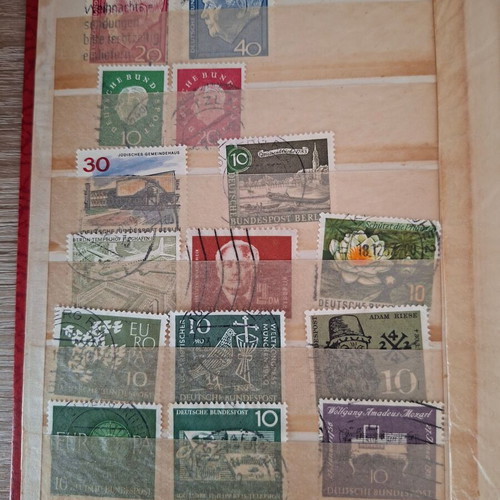Stamp collection used, over 150 sealed stamps