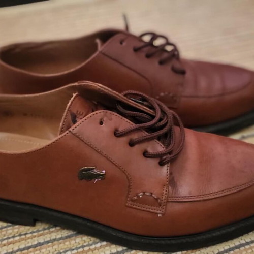 Lacoste brown leather classic dress - 49,90 - Vendora.cy Lacoste brown leather classic dress - 49,90 - Vendora.cy
