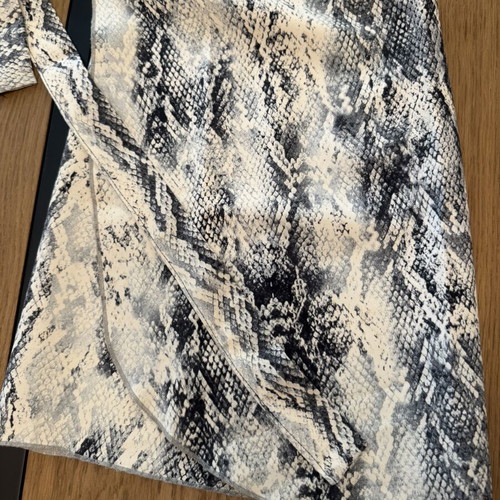 Wrap skirt one size S/M, black and white