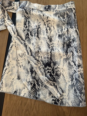 Wrap skirt one size S/M, black and white