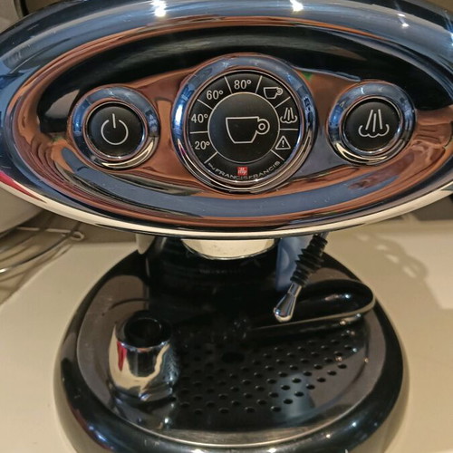 Illy Espresso X7 Black Capsule Coffee Machine like new