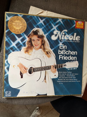 Nicole vinyl like new