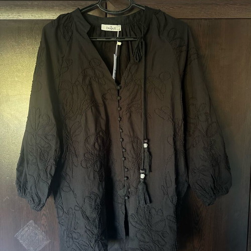 Oversized shirt black new, long with elastic on elbows