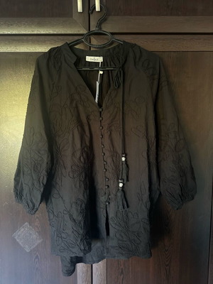 Oversized shirt black new, long with elastic on elbows