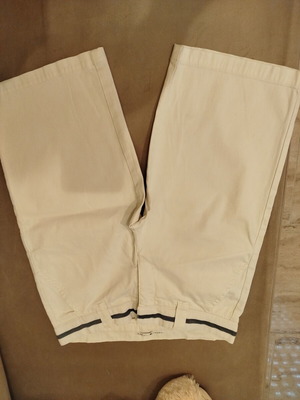 Tommy Hilfiger women's white bermuda shorts, size S