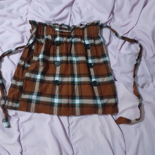 Mini plaid skirt new with belt and buttons, white and brown