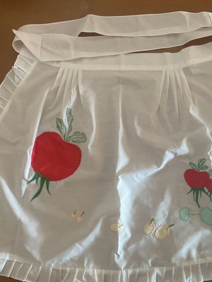 Vintage apron with embroidered nature and vegetable designs, new