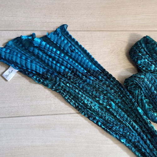 Bijou Brigitte scarf new in petrol-emerald with paisley pattern