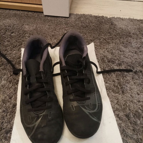 Football shoes used, size 33