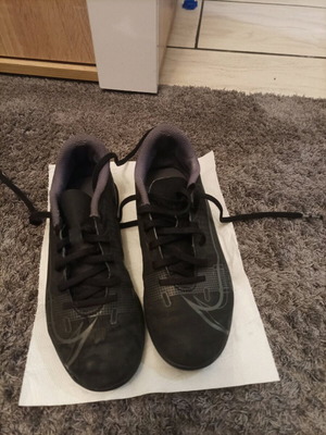 Football shoes used, size 33