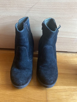 Nikolas ankle boots with medium heel, suede texture, black, size 36