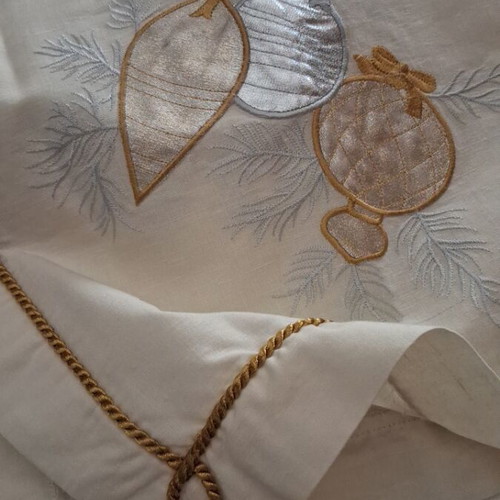 Christmas table linens new, set of 2 with gold and silver decoration