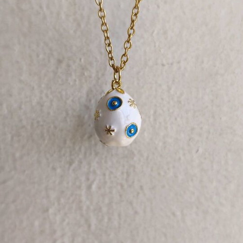 Egg-shaped necklace new with steel chain and metal motif