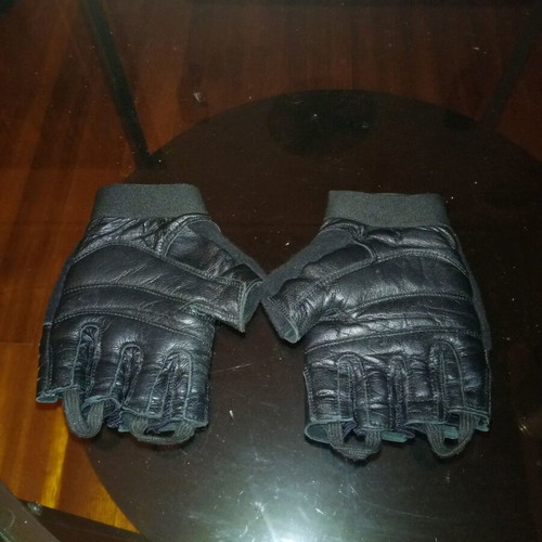Fitness gloves used, size medium
