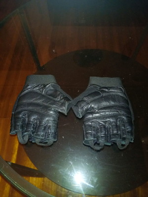 Fitness gloves used, size medium
