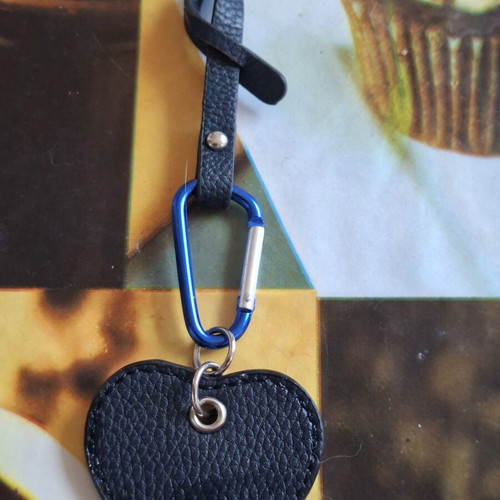 Leather heart keychain like new