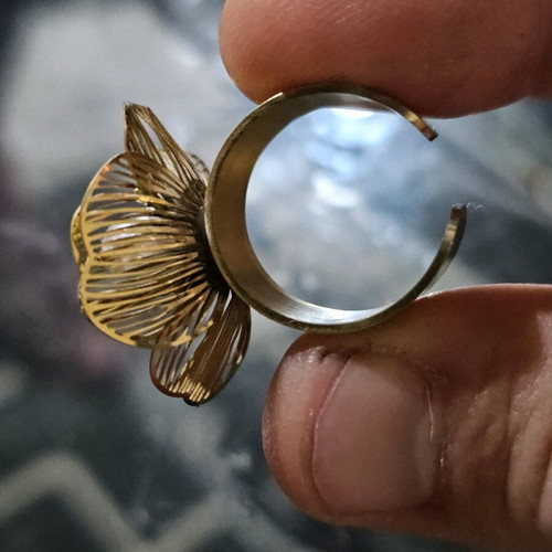 Handmade flower ring used with pearls