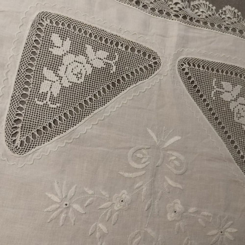 Tablecloth set used with small cloths